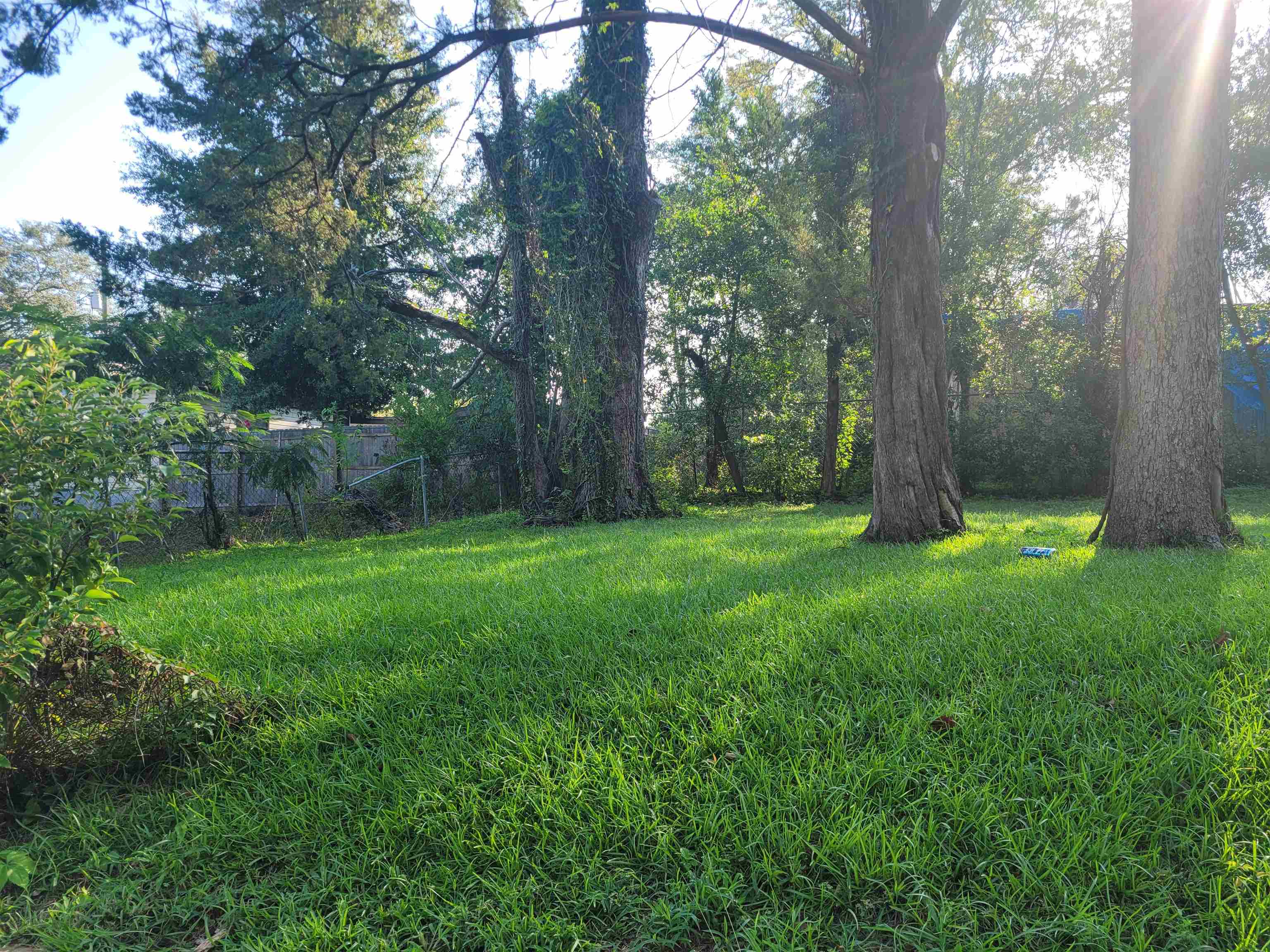 A great, cleared corner lot in a well loved community. Make this the location for your new home construction build. Blocks from FAMU and minutes from FSU. Centrally located to downtown, to the flea market and on the city bus route!!