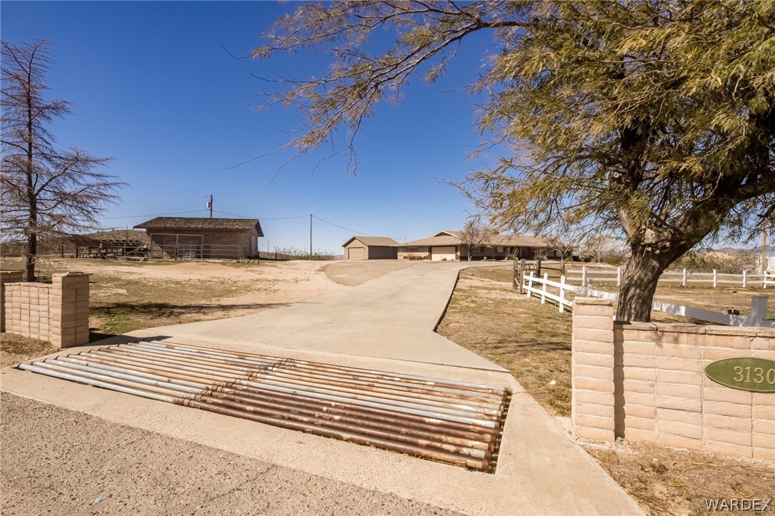 Listing photo id 8 for 3130 Hualapai Mountain Road