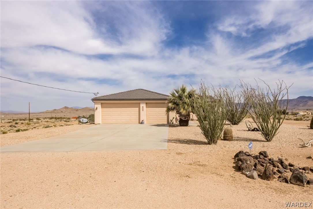 Listing photo id 1 for 8533 Canyon Drive