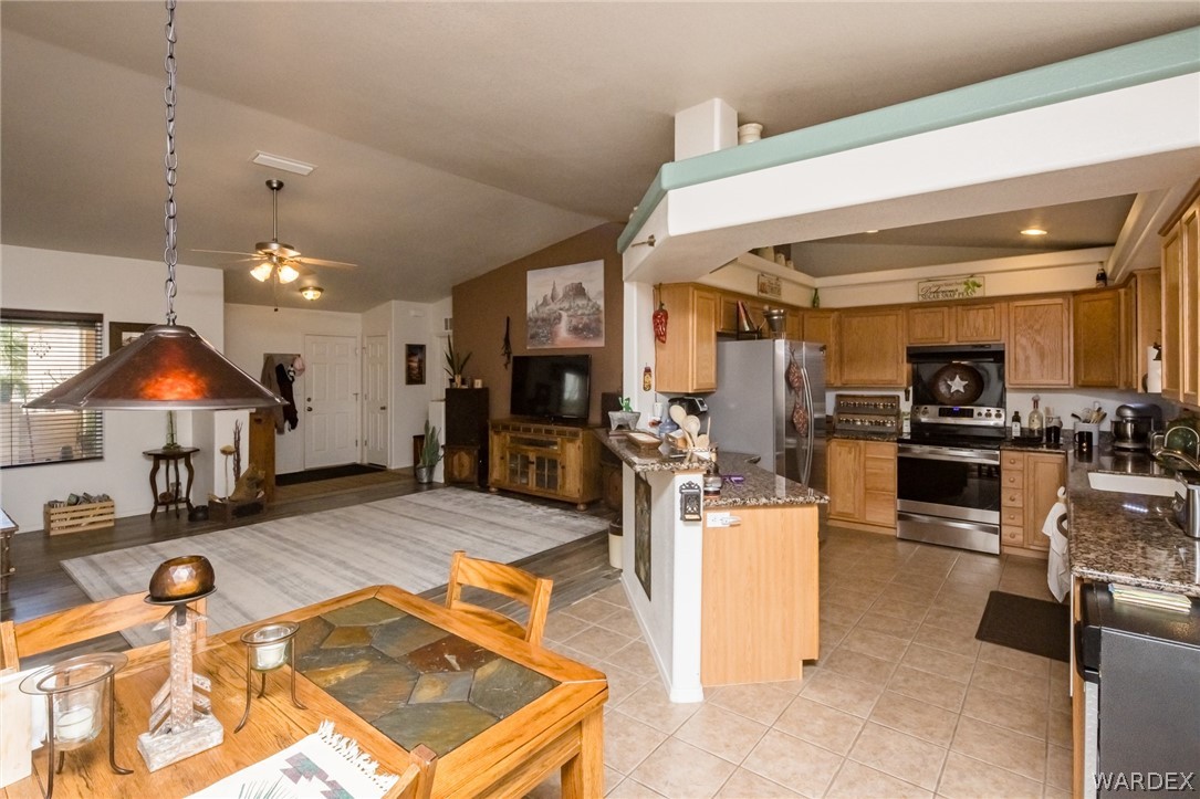 Listing photo id 12 for 8533 Canyon Drive