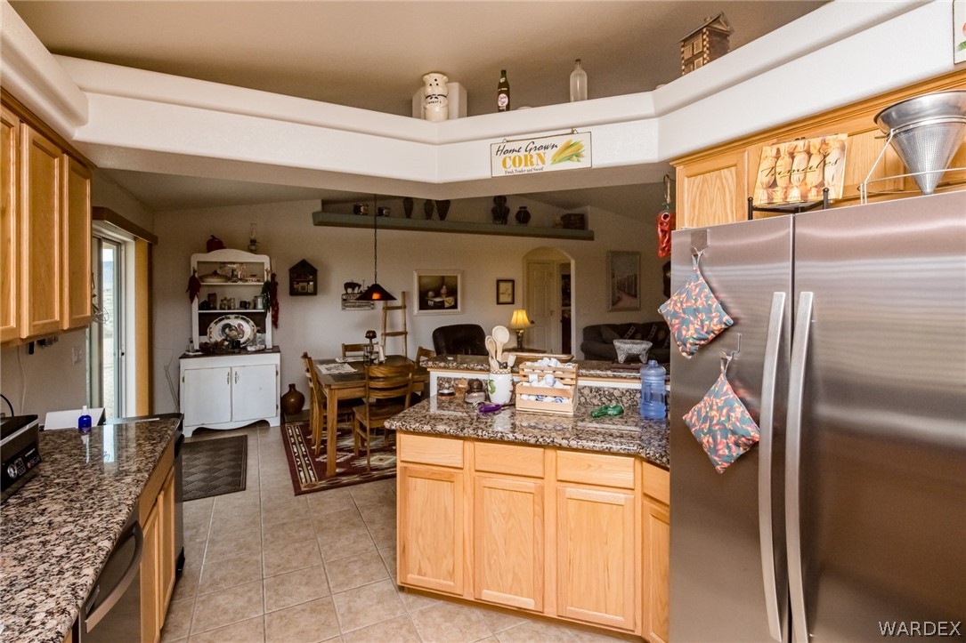 Listing photo id 15 for 8533 Canyon Drive