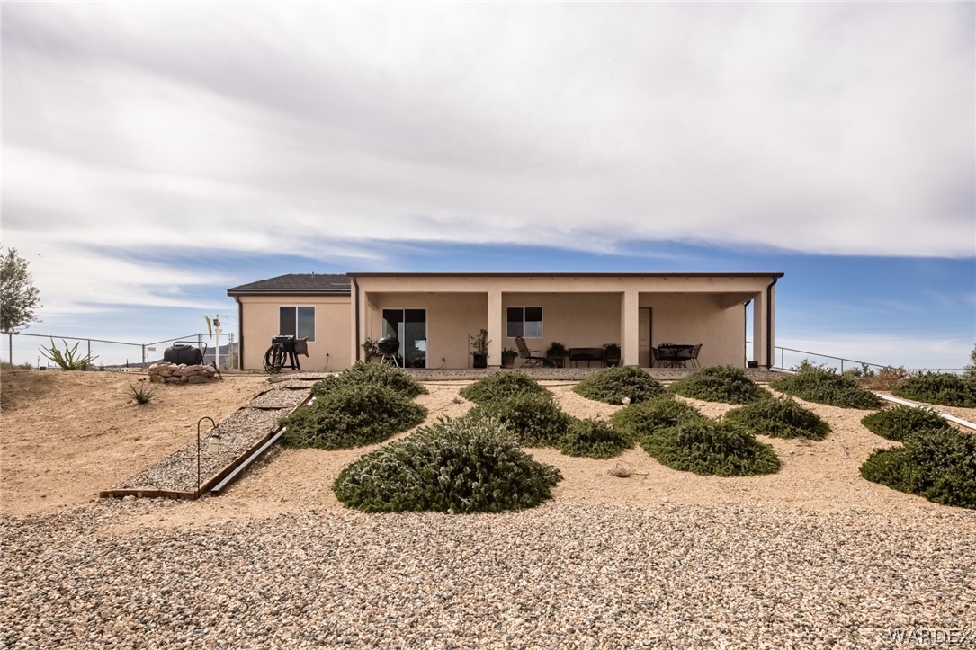 Listing photo id 2 for 8533 Canyon Drive