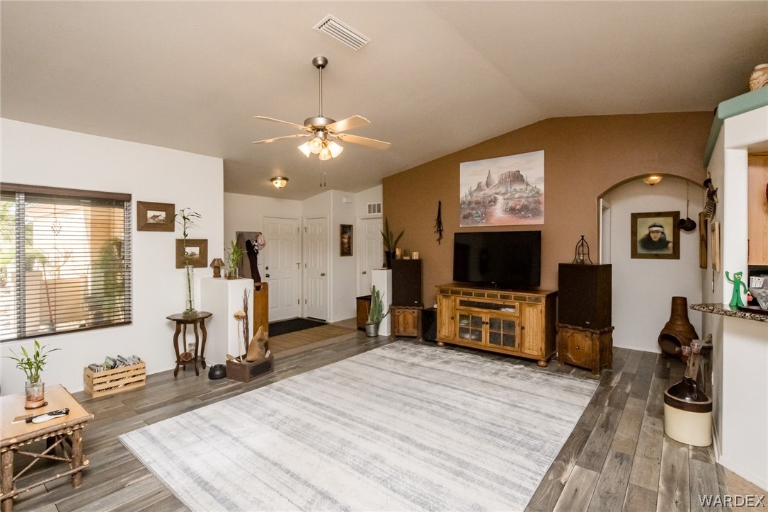Listing photo id 6 for 8533 Canyon Drive