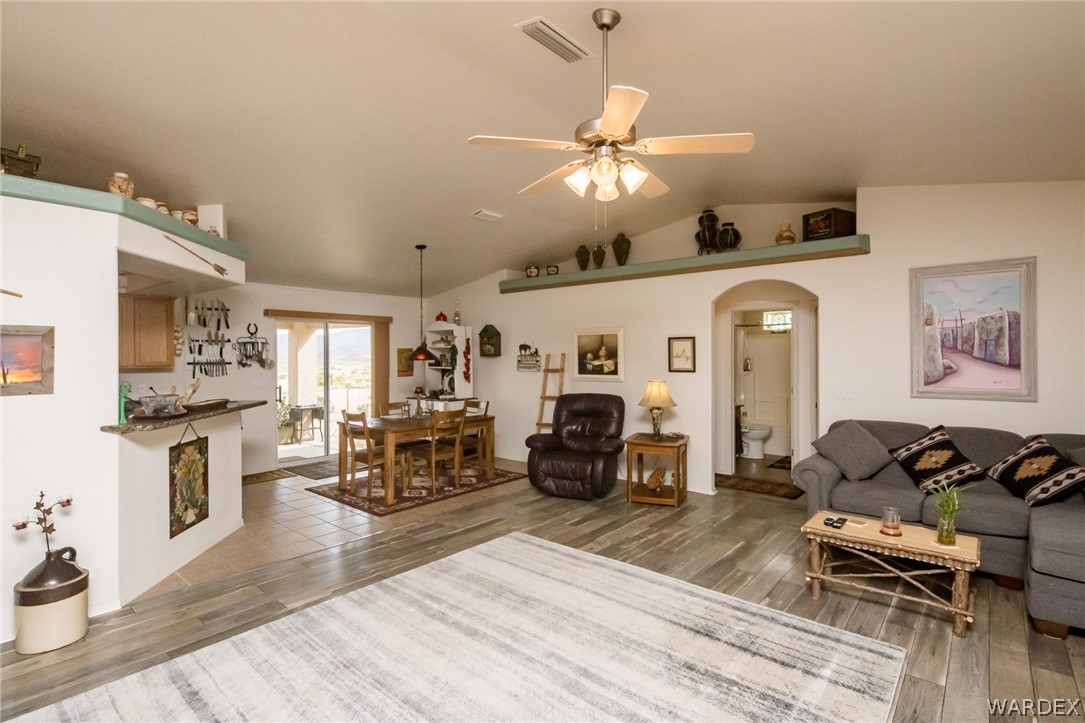 Listing photo id 9 for 8533 Canyon Drive