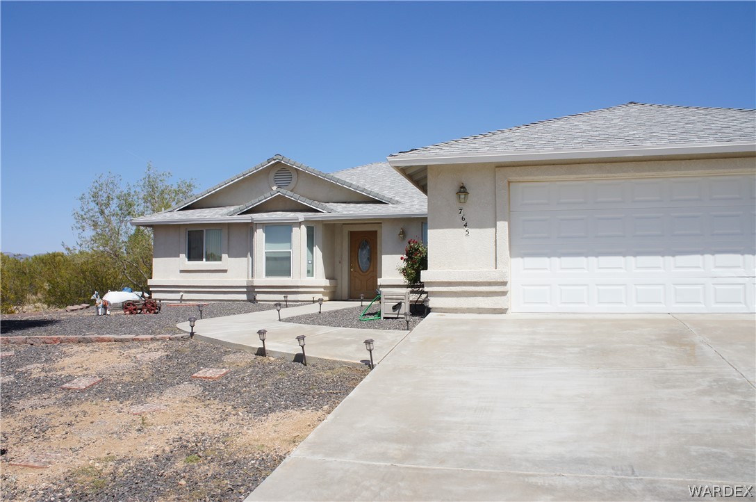 Listing photo id 2 for 7645 Oxbow Drive