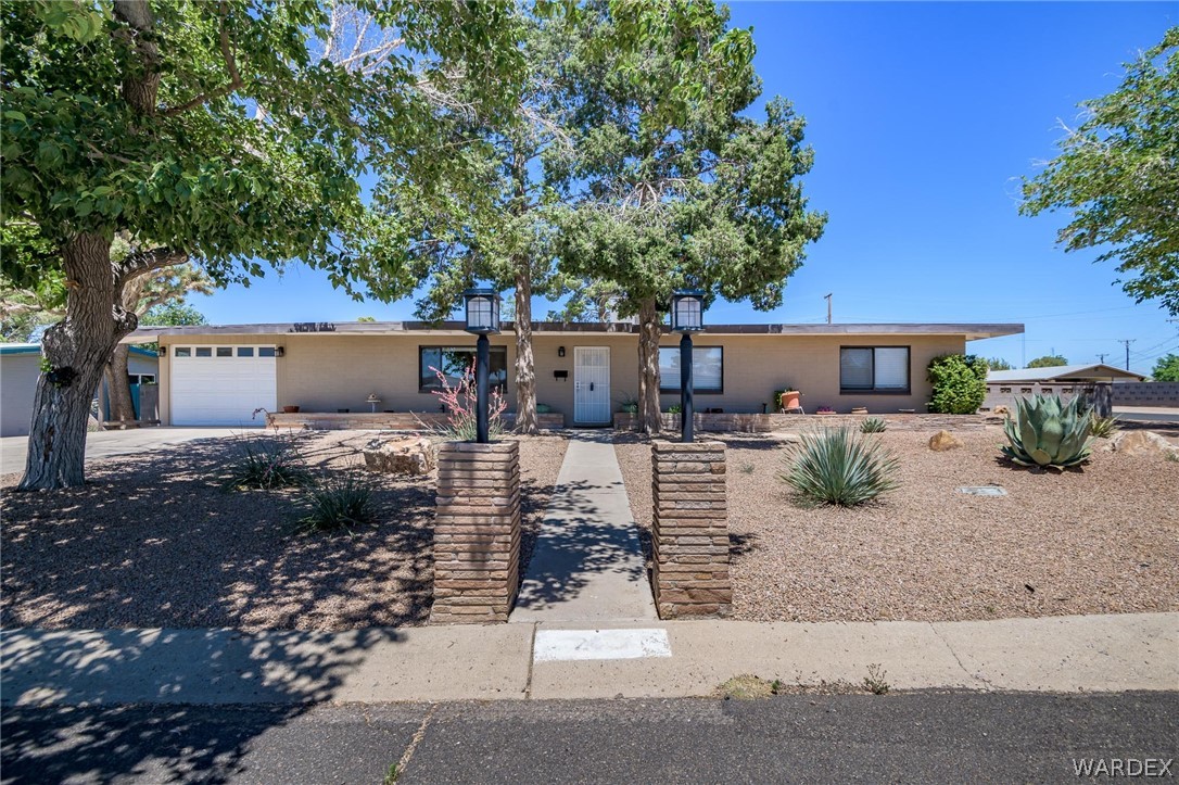 Listing photo id 16 for 2401 Mullen Drive
