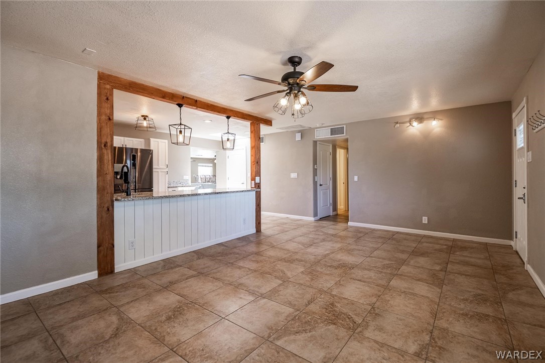 Listing photo id 20 for 2401 Mullen Drive