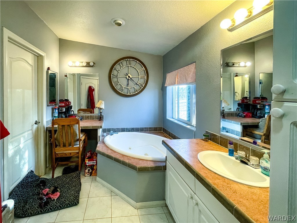 Listing photo id 20 for 18676 Globe Willow Drive