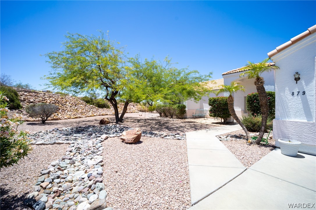Listing photo id 2 for 879 Puerta Court