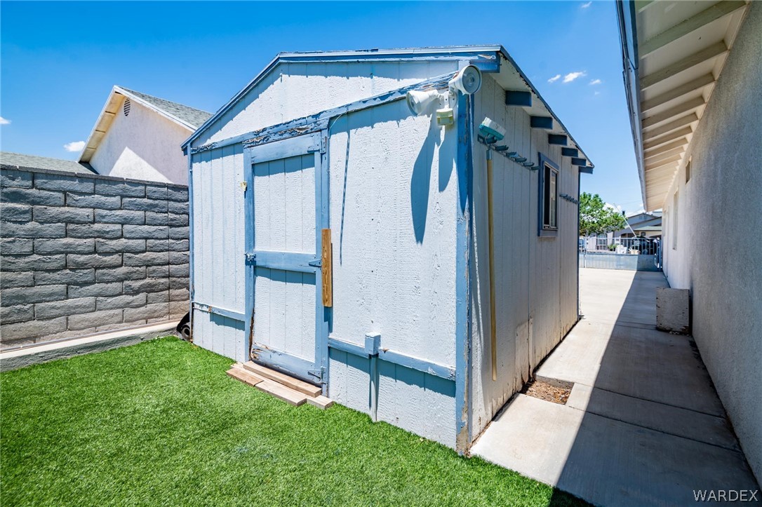 Listing photo id 27 for 1828 Pacific Avenue