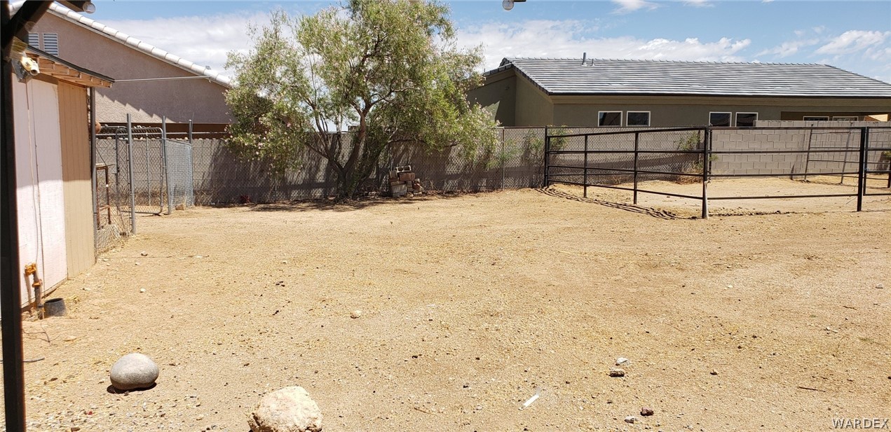 Listing photo id 19 for 3085 Hualapai Mountain Road