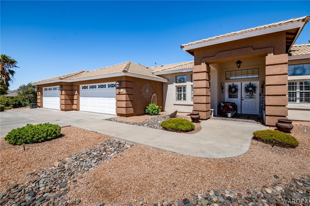 Listing photo id 1 for 2596 Sandstone Street