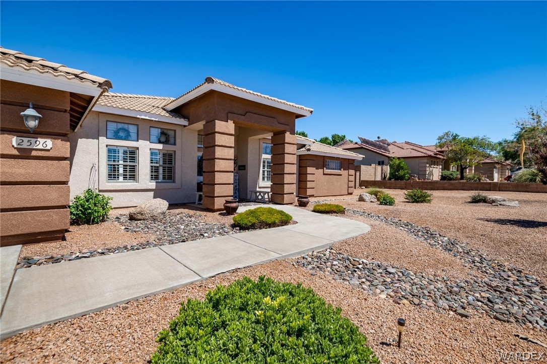 Listing photo id 3 for 2596 Sandstone Street