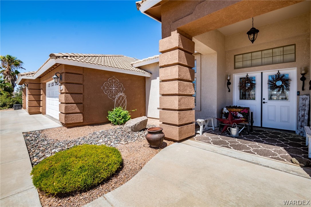 Listing photo id 4 for 2596 Sandstone Street
