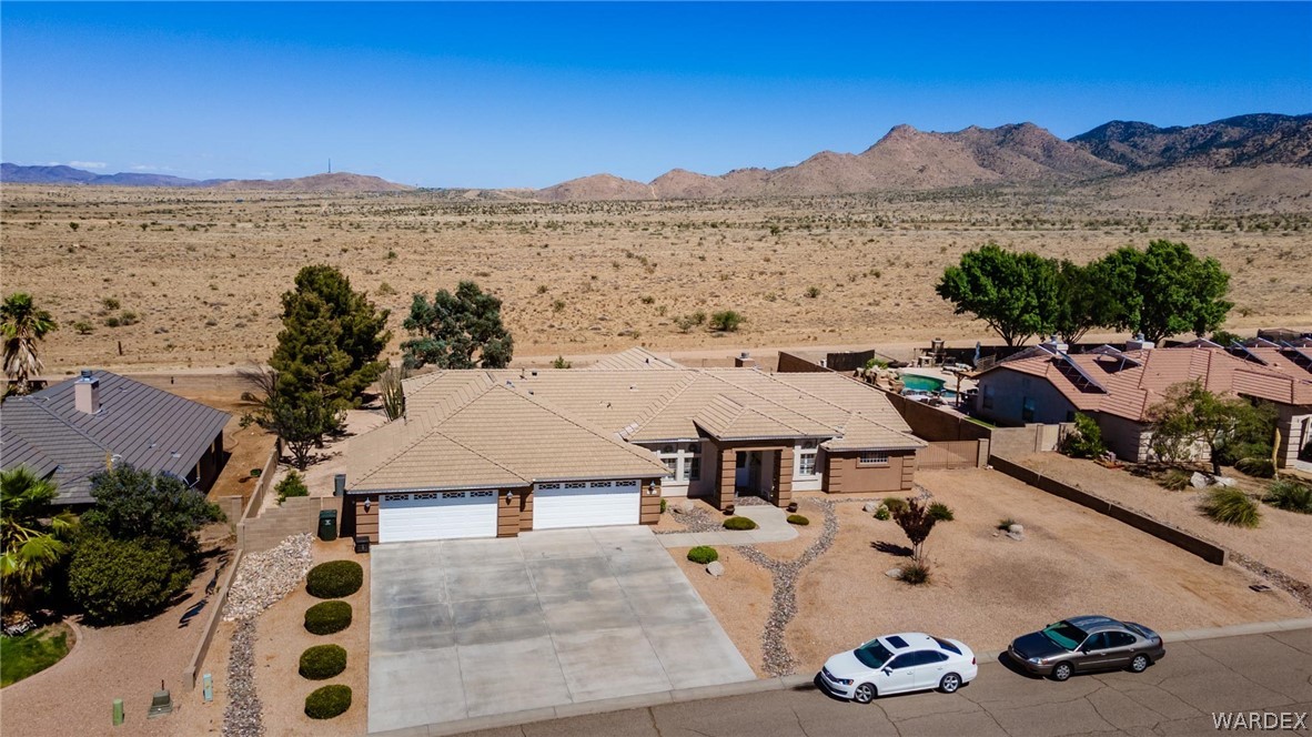 Listing photo id 47 for 2596 Sandstone Street