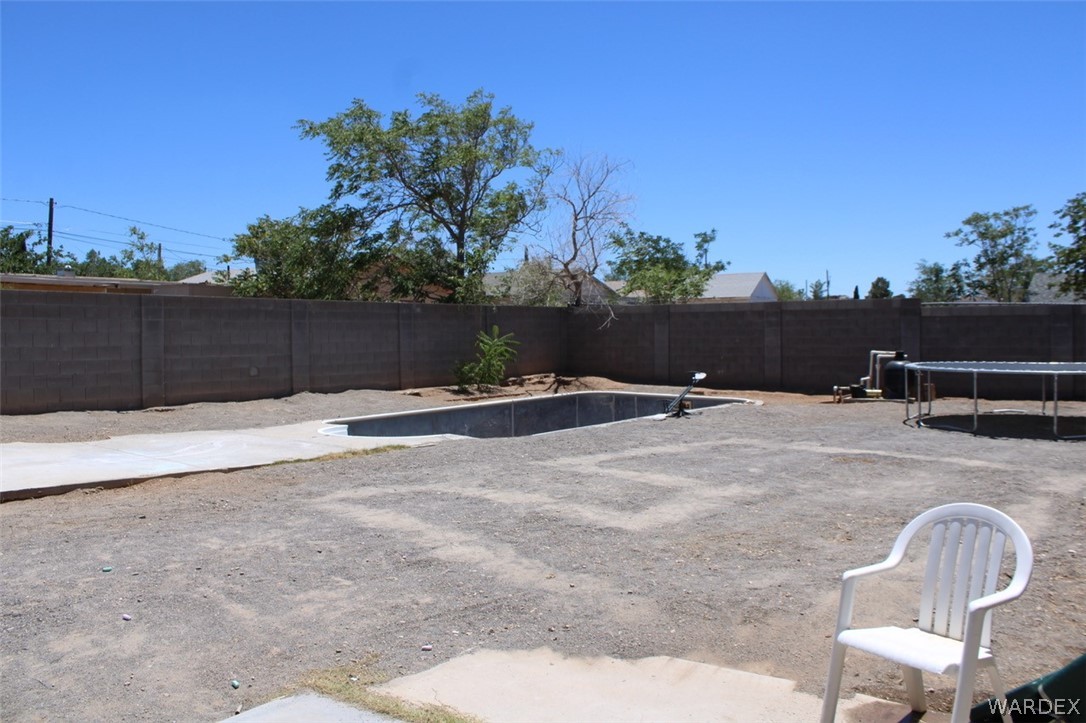 Listing photo id 17 for 2138 Valentine Avenue