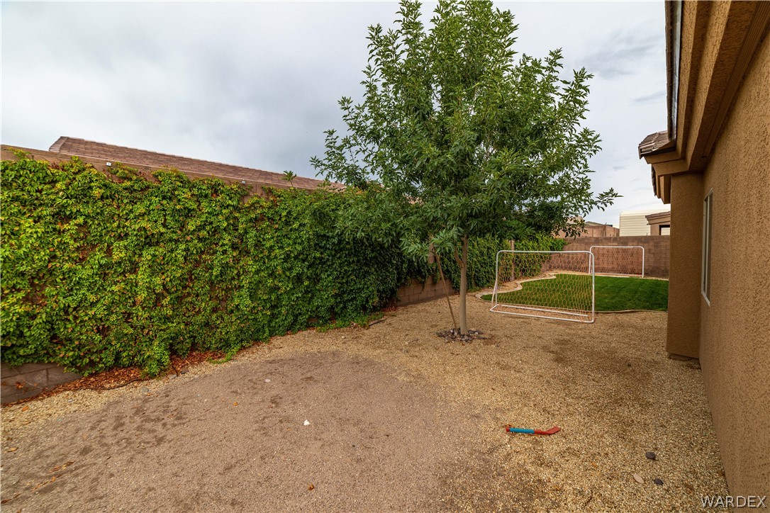 Listing photo id 48 for 2324 Ginger Street