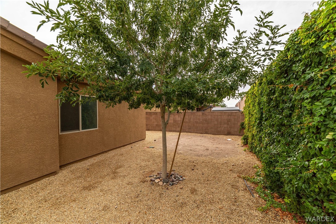 Listing photo id 51 for 2324 Ginger Street