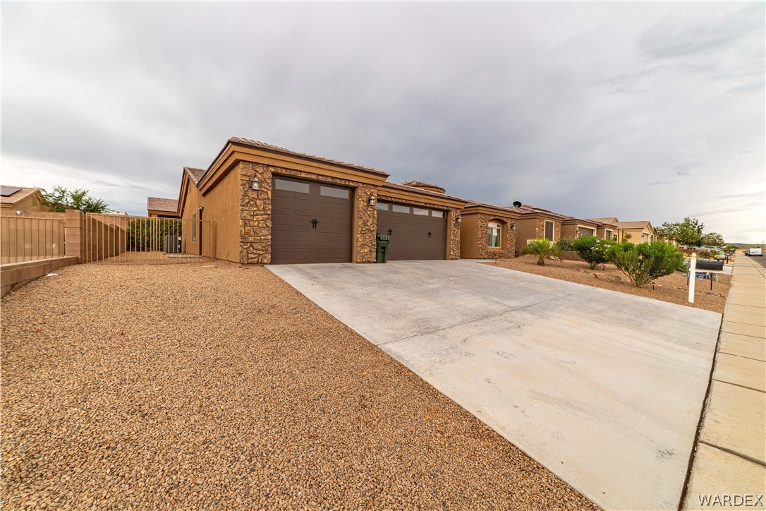 Listing photo id 65 for 2324 Ginger Street