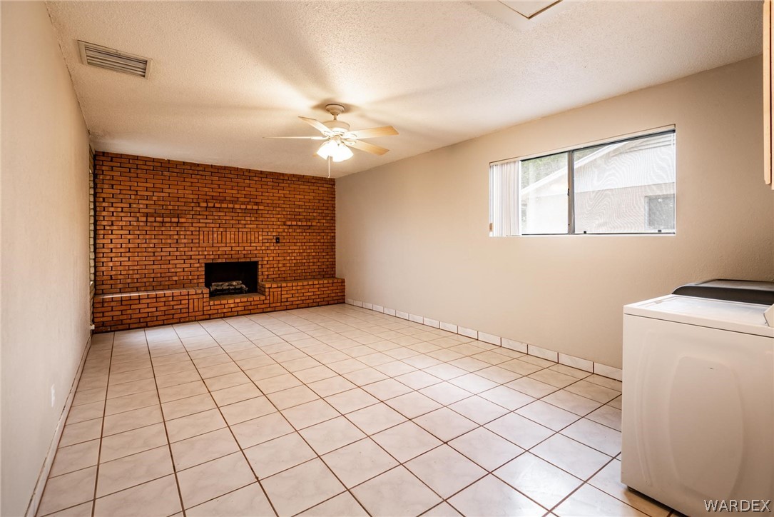 Listing photo id 15 for 2502 Mullen Drive
