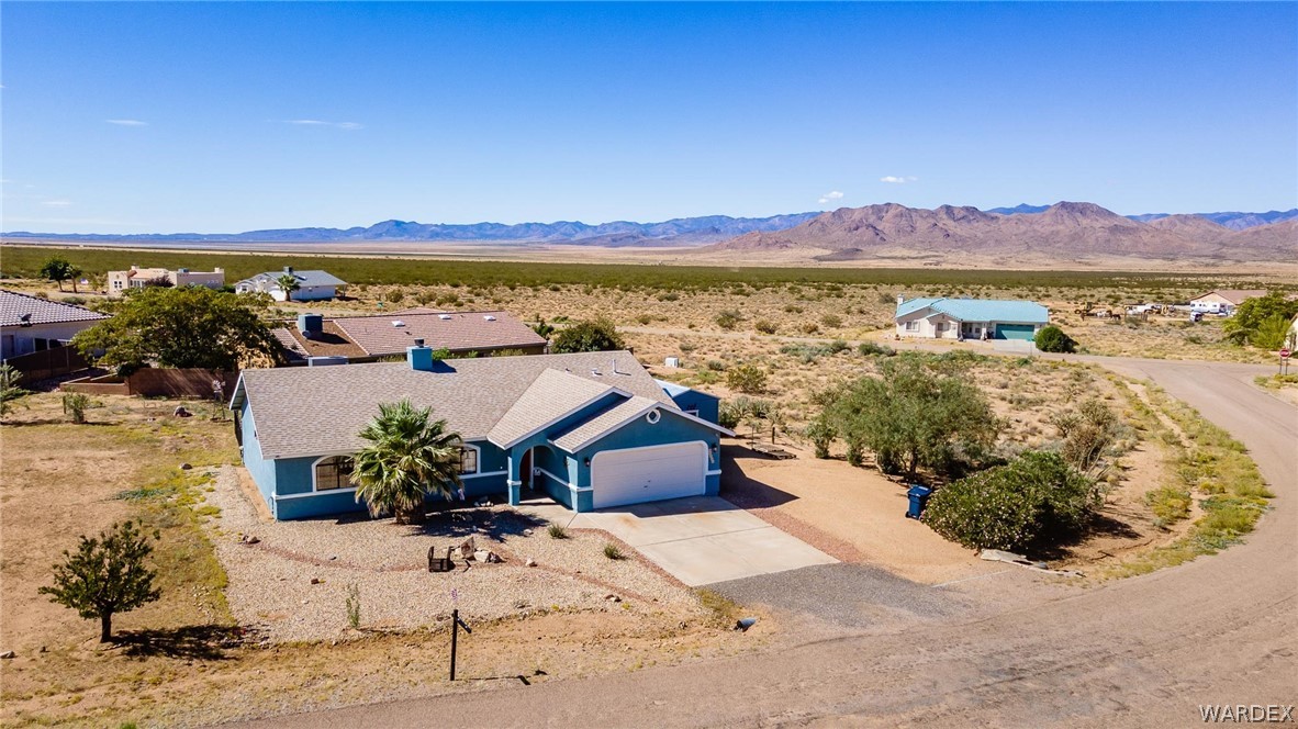 Listing photo id 1 for 6906 Trails End Lane