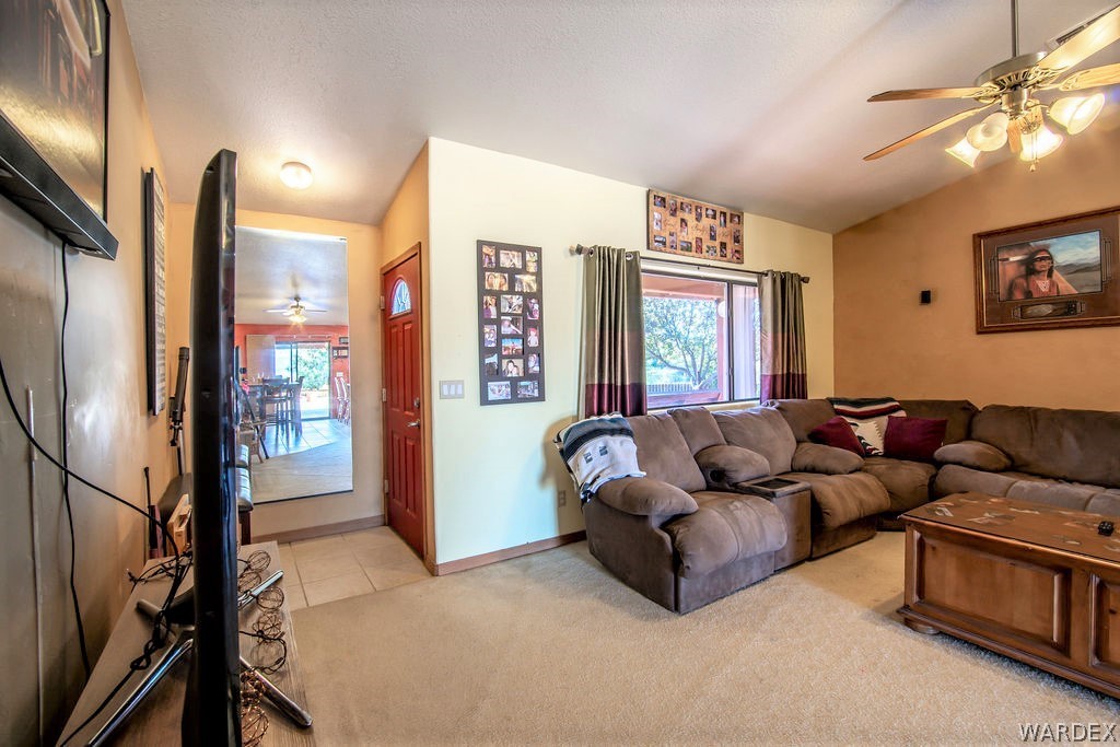 Listing photo id 10 for 1005 Lance Road