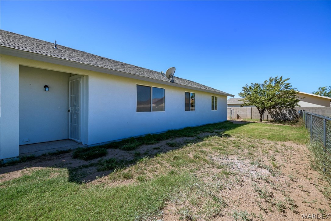 Listing photo id 10 for 3315 Central Street