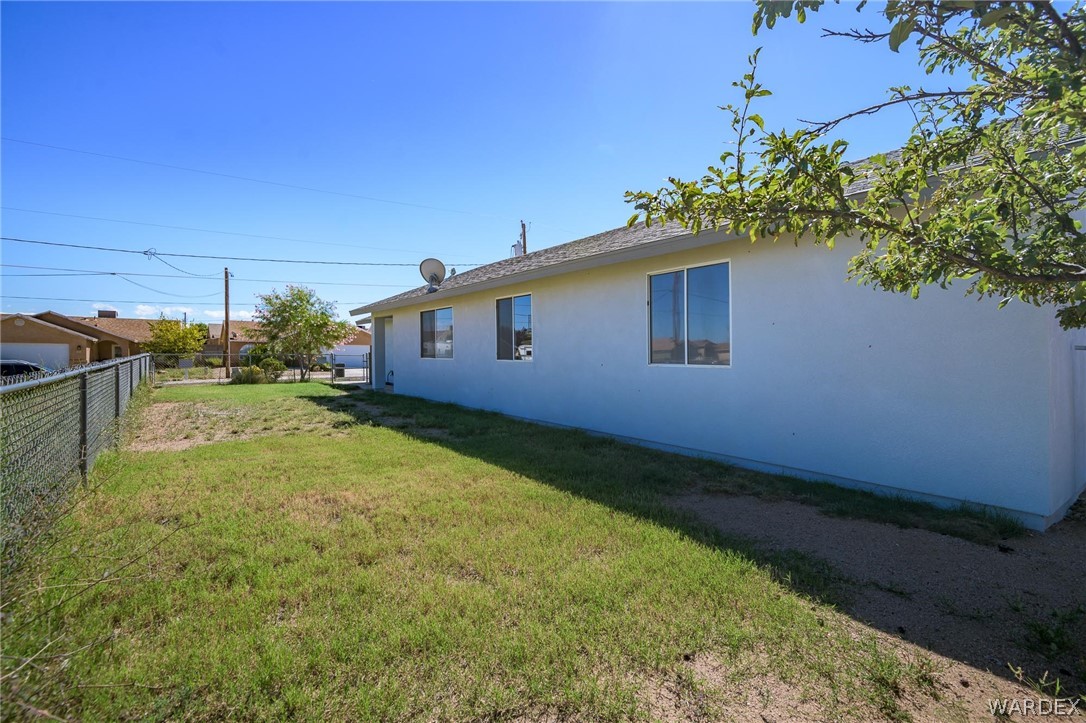 Listing photo id 11 for 3315 Central Street