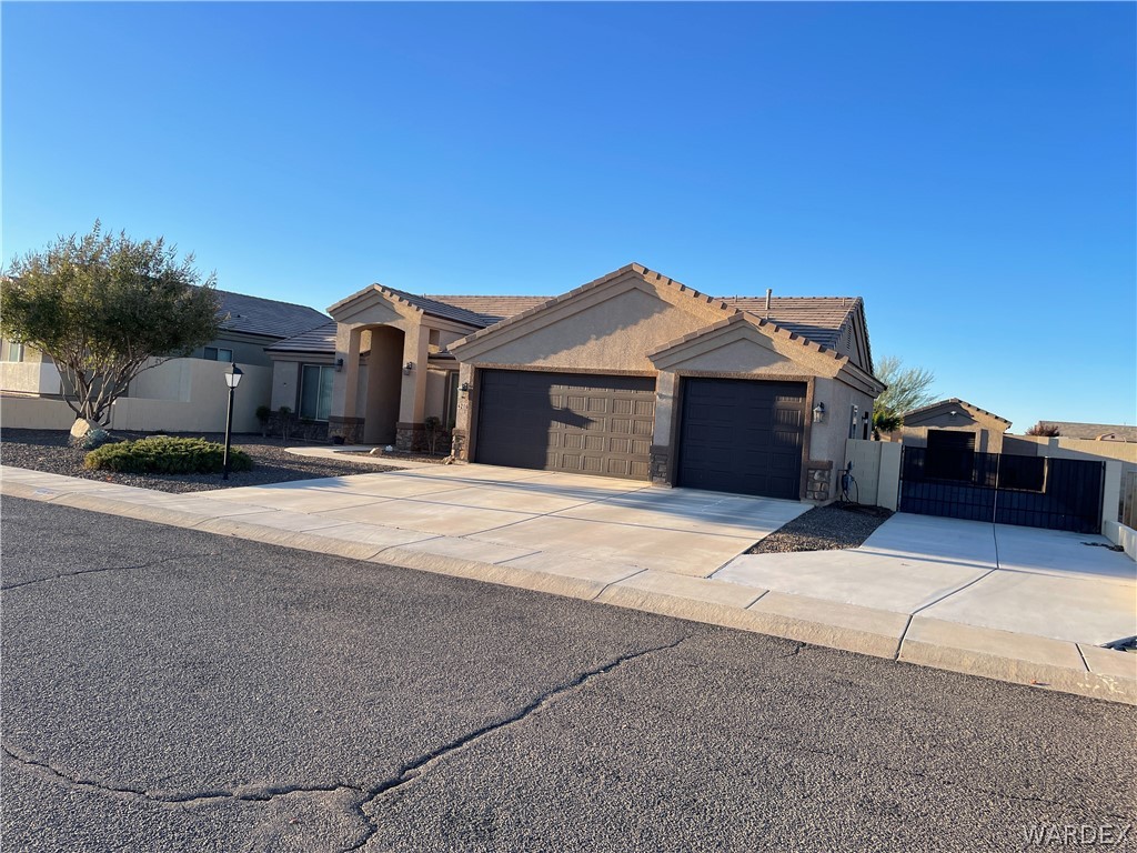 Listing photo id 2 for 4216 Old Ranch Lane