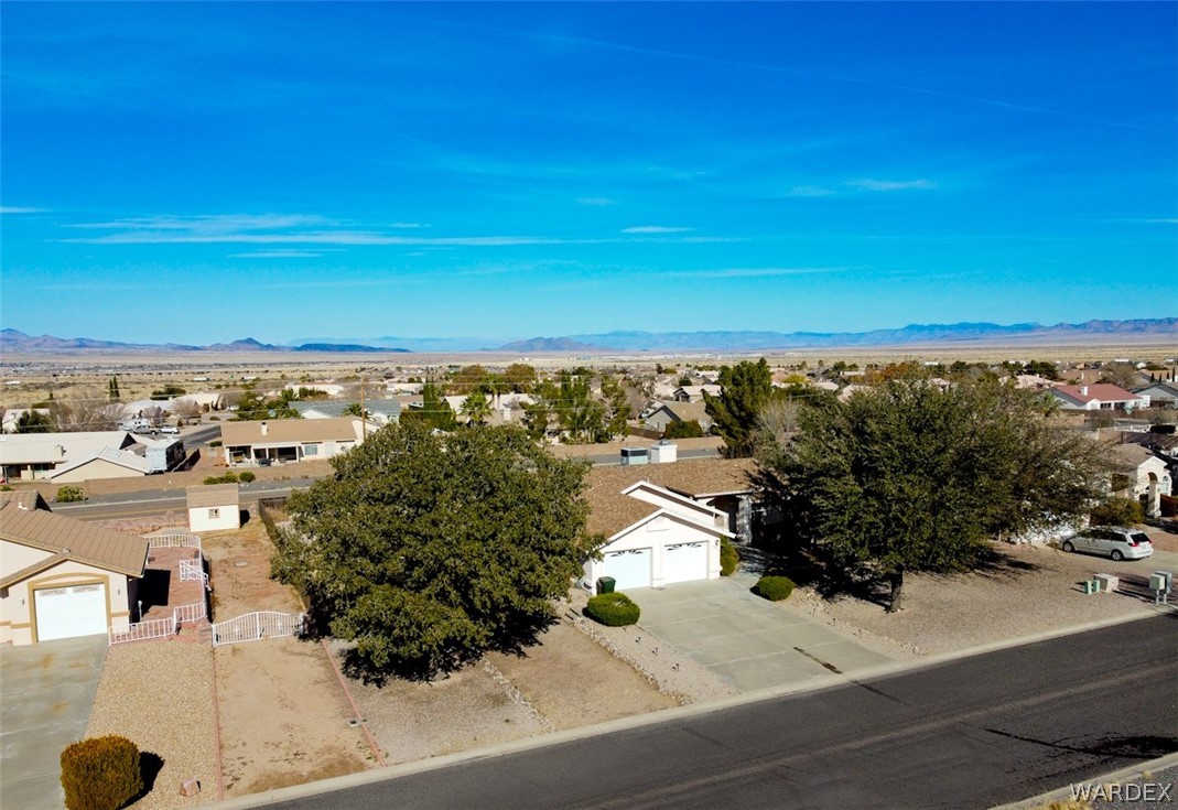 Listing photo id 1 for 4039 Pinto Road