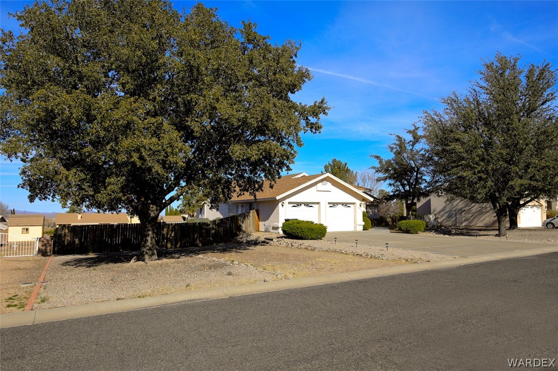 Listing photo id 12 for 4039 Pinto Road