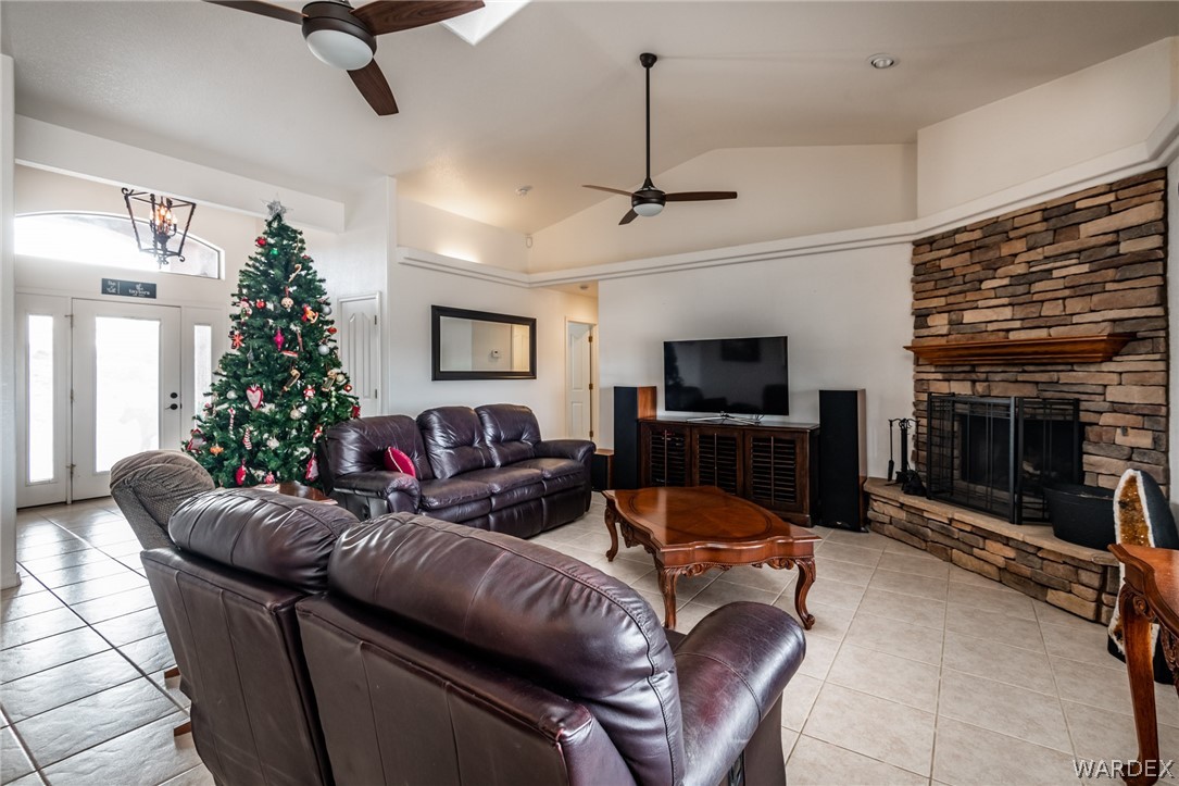 Listing photo id 13 for 3601 Stagecoach Drive