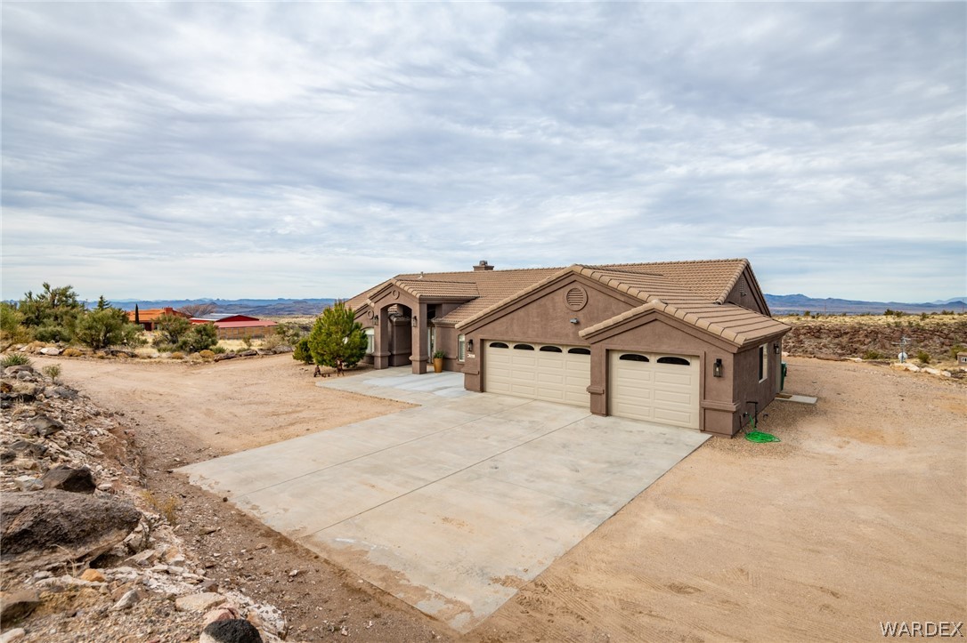 Listing photo id 2 for 3601 Stagecoach Drive
