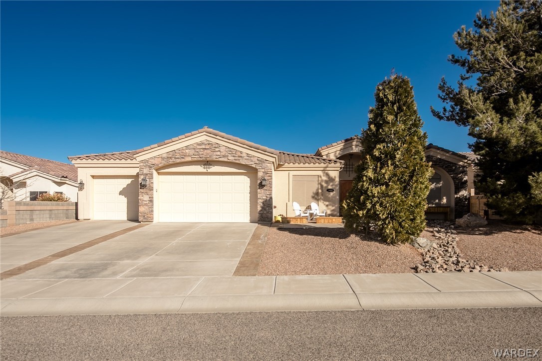 Listing photo id 1 for 3437 Isador Avenue