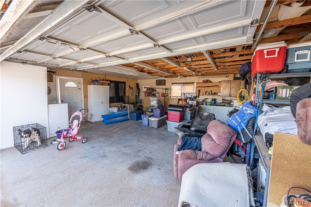 Listing photo id 29 for 3490 Airfield Avenue