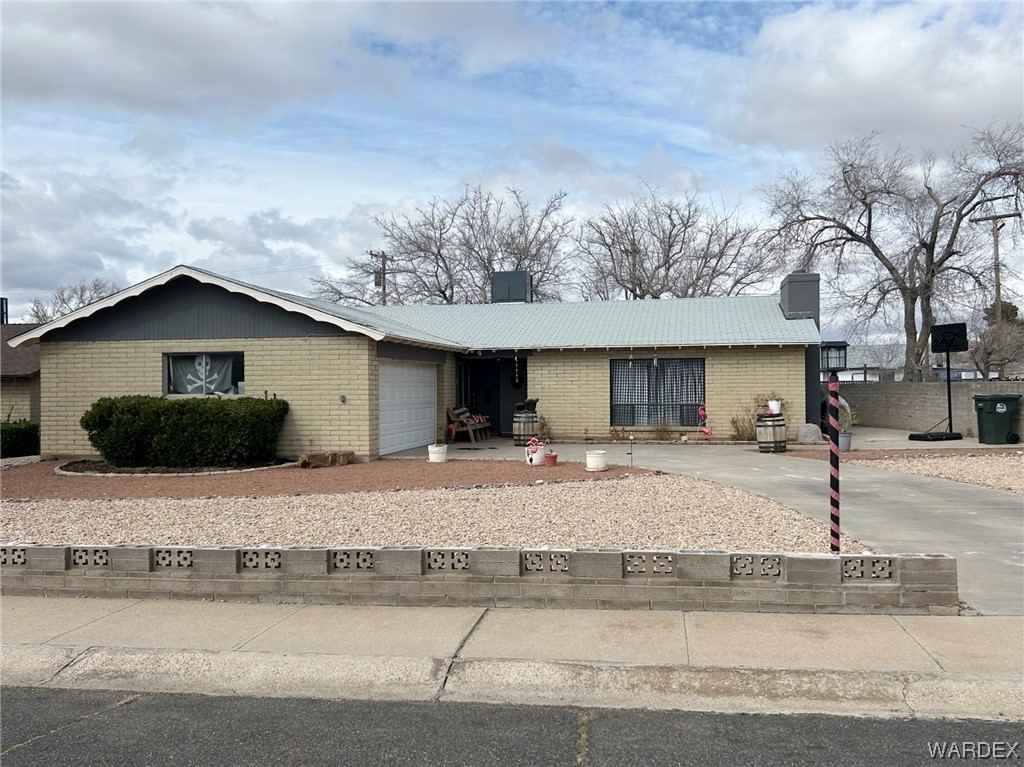 Listing photo id 1 for 2539 Mullen Drive