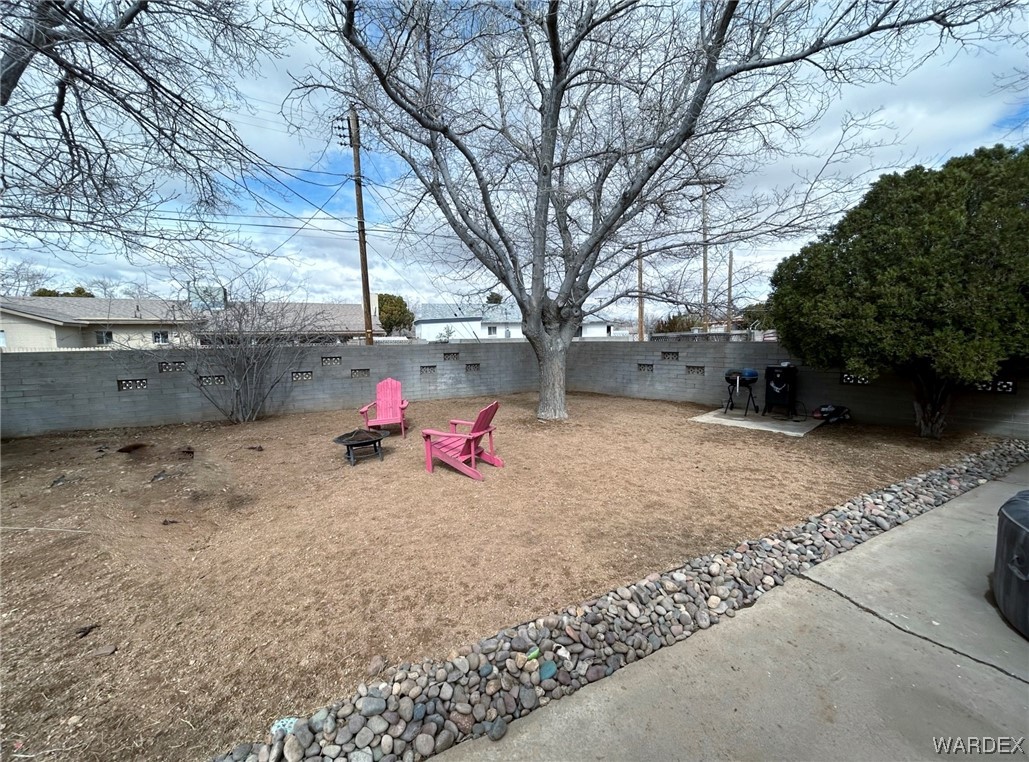 Listing photo id 13 for 2539 Mullen Drive