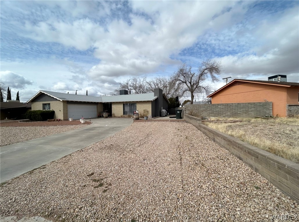 Listing photo id 6 for 2539 Mullen Drive