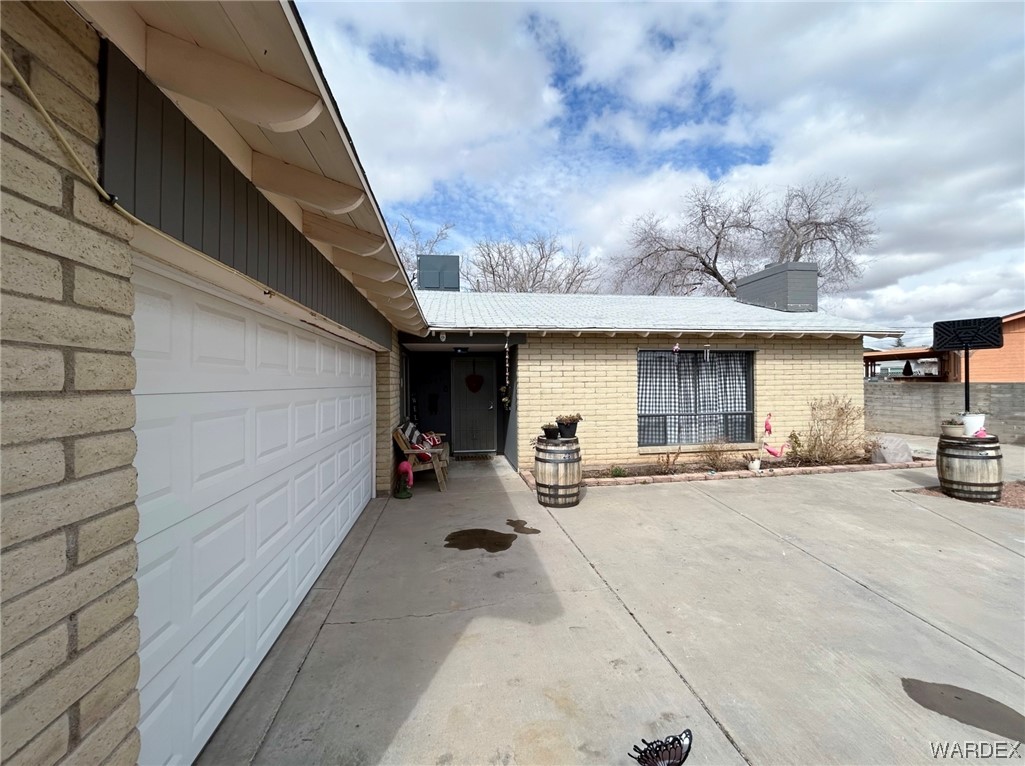 Listing photo id 7 for 2539 Mullen Drive