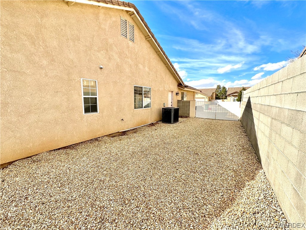 Listing photo id 31 for 4278 New Mexico Street