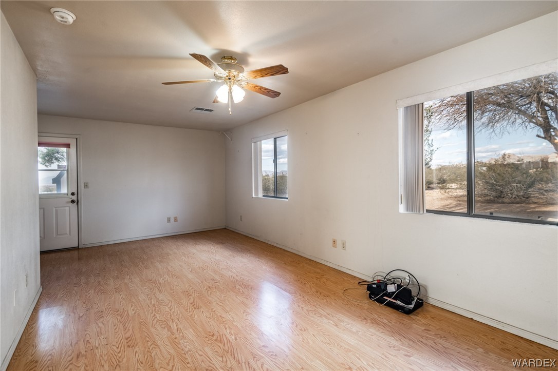 Listing photo id 15 for 8730 Lariat Drive