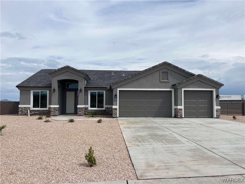 Listing photo id 1 for 4237 Clay Springs Avenue