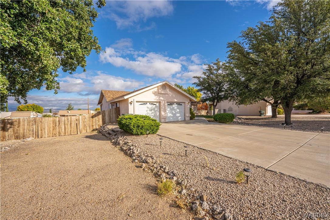 Listing photo id 41 for 4039 Pinto Road