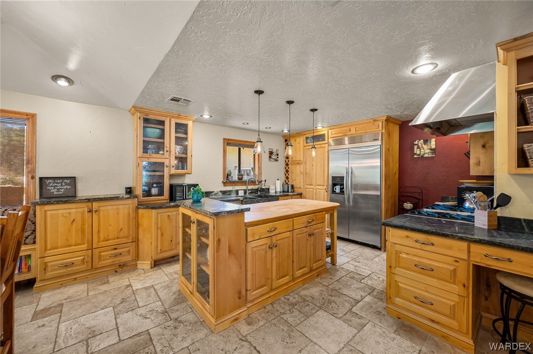 Listing photo id 12 for 5576 Blue Jay Road