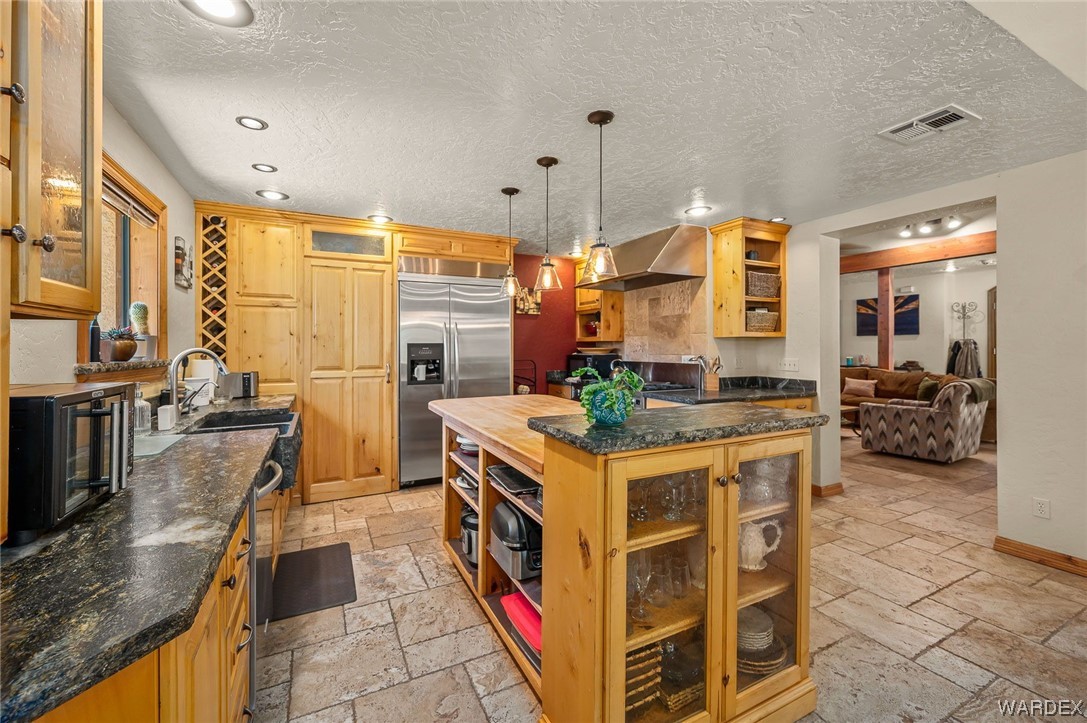 Listing photo id 14 for 5576 Blue Jay Road