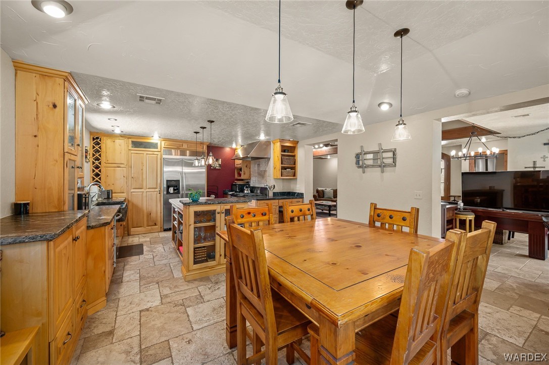 Listing photo id 17 for 5576 Blue Jay Road