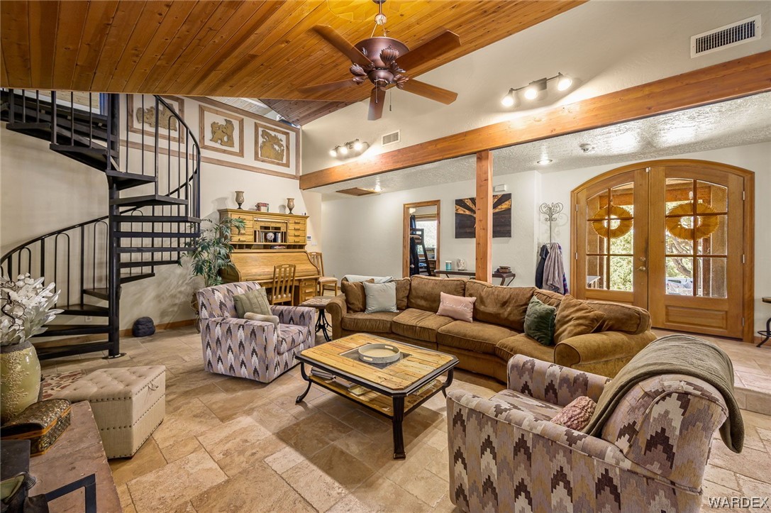 Listing photo id 5 for 5576 Blue Jay Road