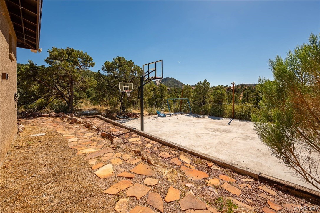 Listing photo id 58 for 5576 Blue Jay Road