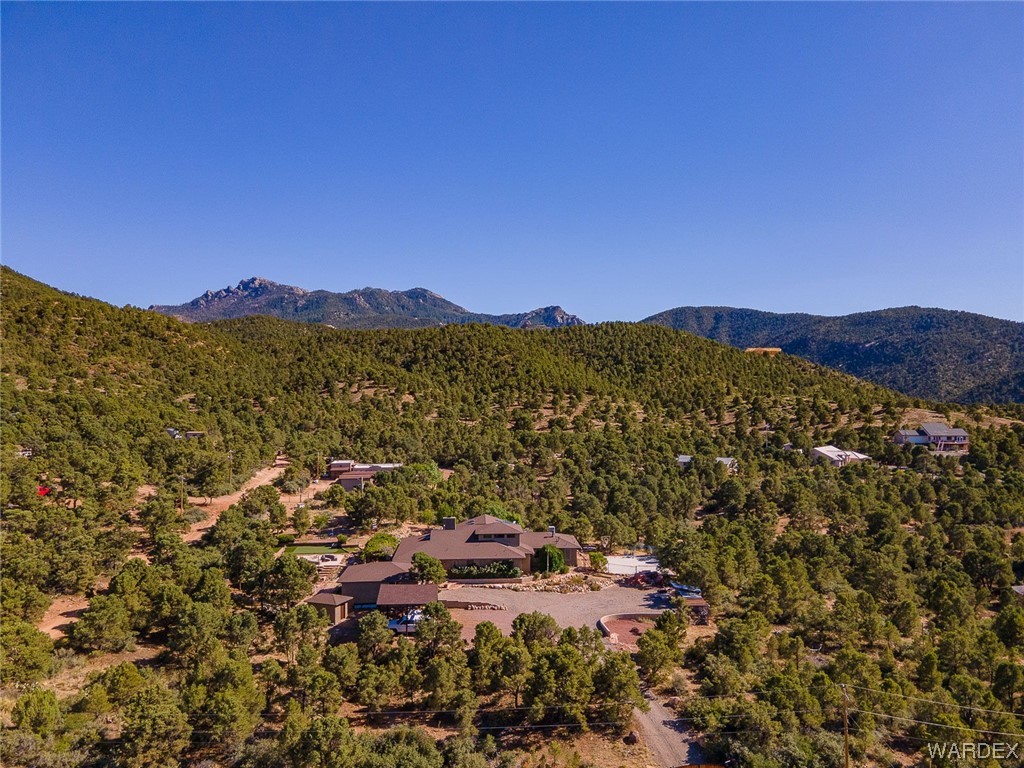 Listing photo id 76 for 5576 Blue Jay Road