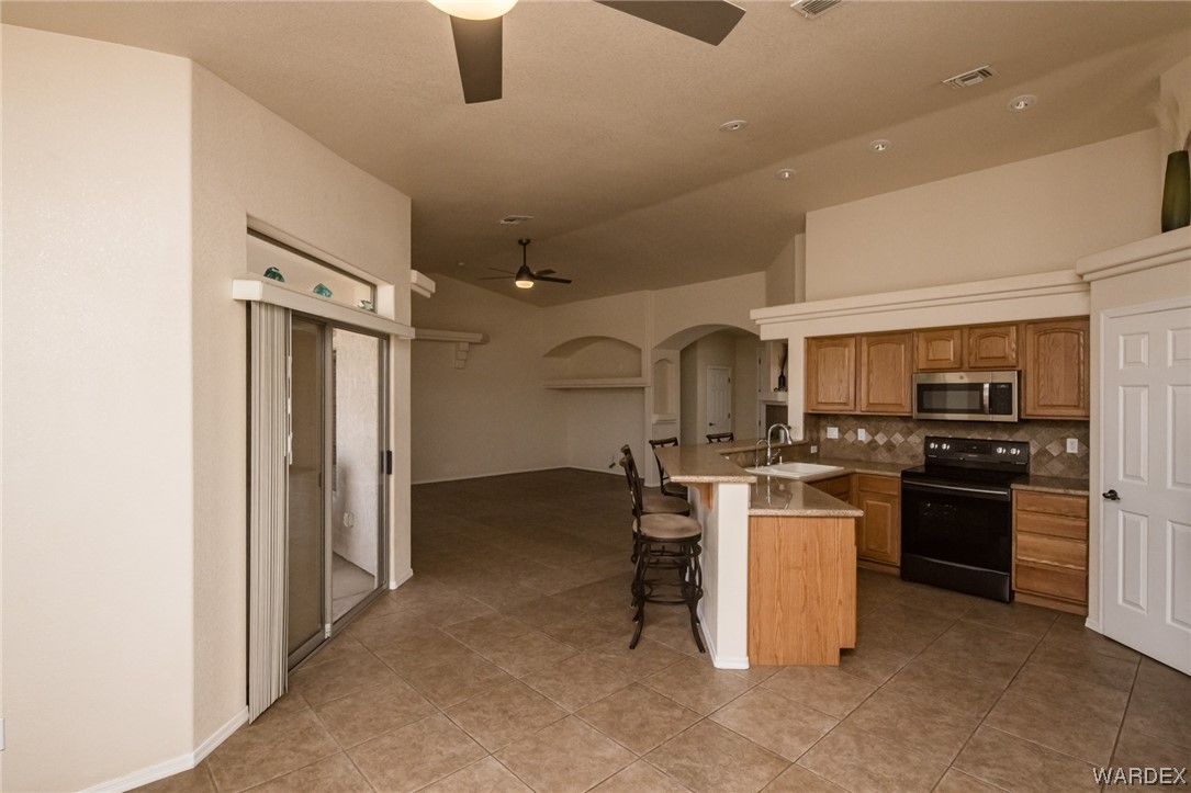 Listing photo id 16 for 8643 Cortez Drive